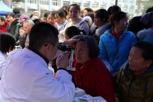 專家義診現(xiàn)場.jpg 專家義診現(xiàn)場.jpg