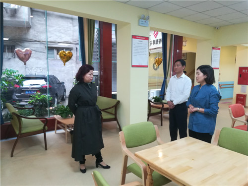 毛金花了解嵌入式養(yǎng)老中心運營情況.jpg